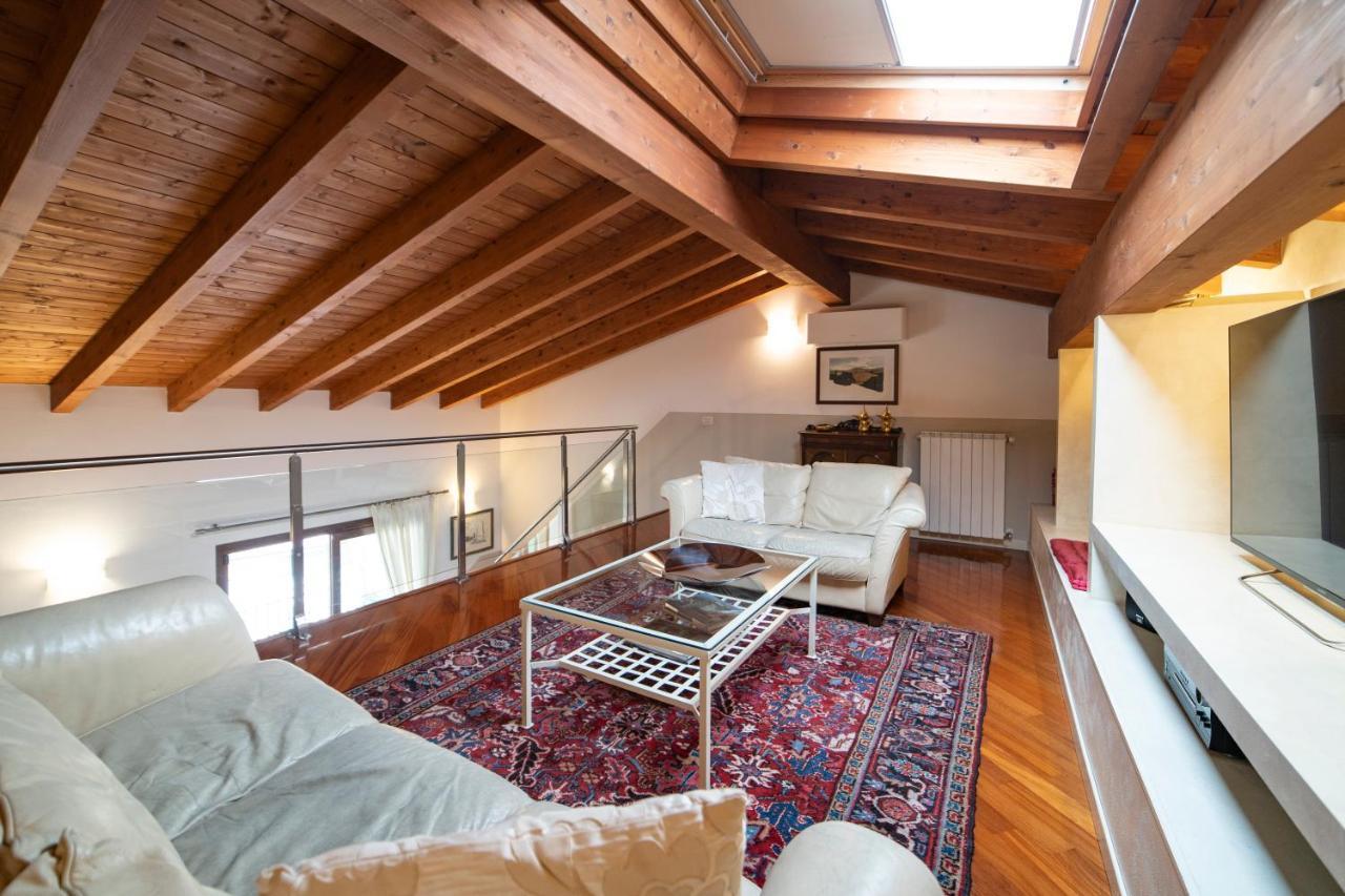 Romantic Lake View House Сулцано Екстериор снимка